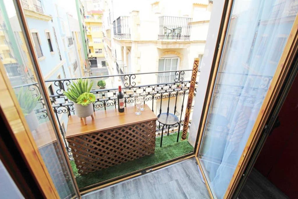 Apartamento De Diseno Centrico 5 Min Playa Alicante Bagian luar foto